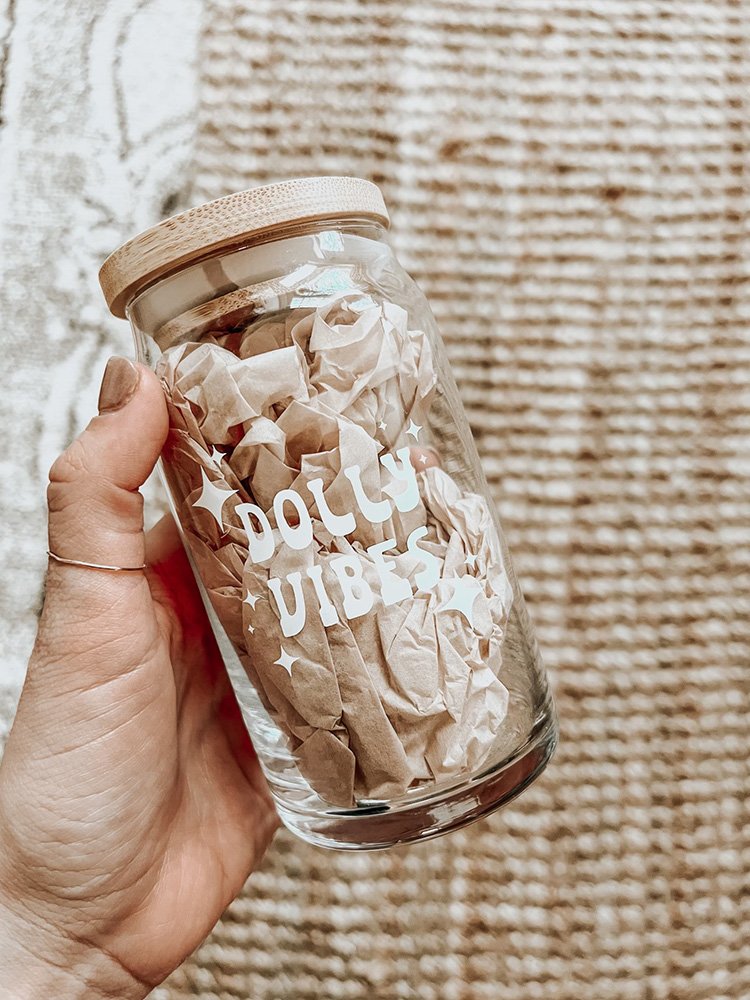 Dolly Vibes Glass Can (with lid and straw)